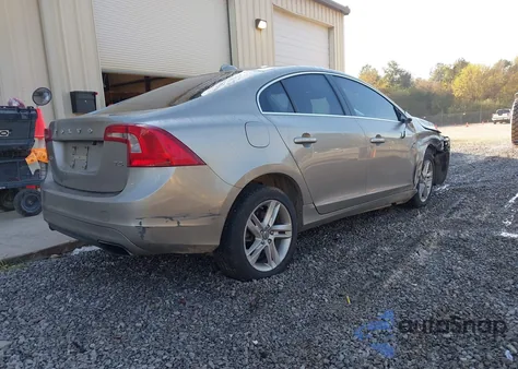 2015 Volvo S60 T5 Premier z USA, uszkodzony, nr VIN YV140MFBXF1306010